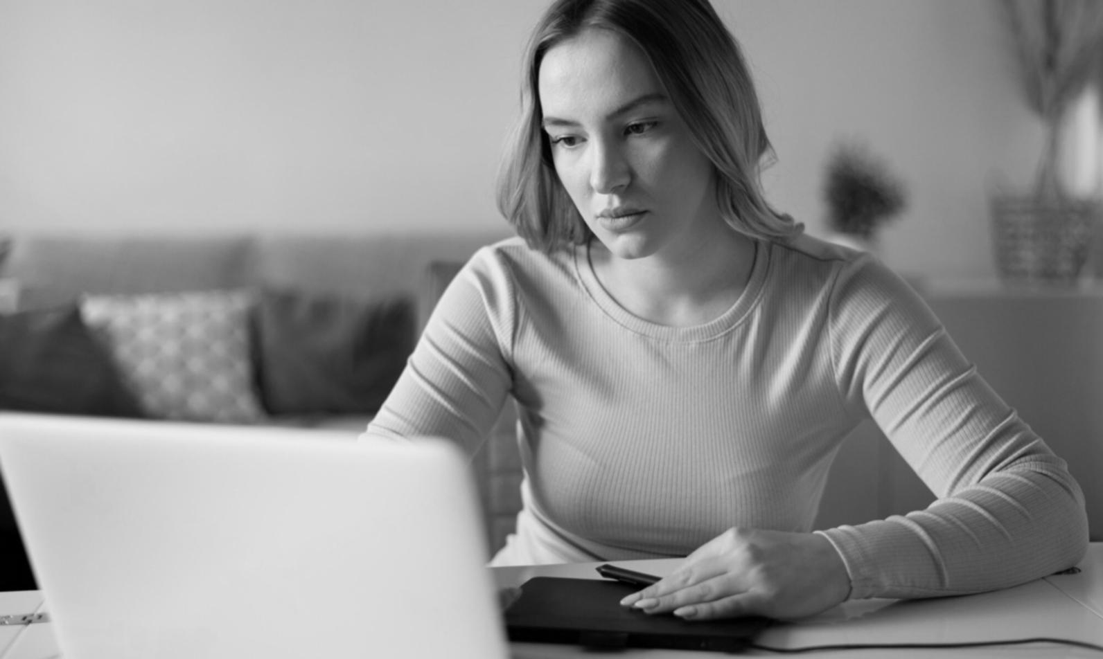 Analyse de données financières et graphiques de performance d'investissement